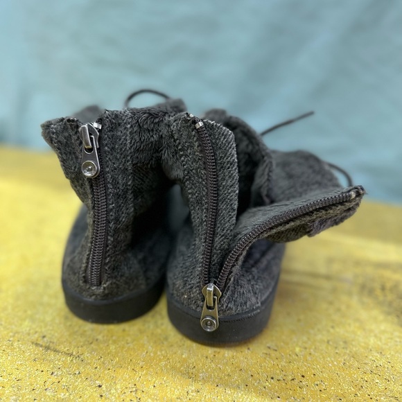 Blowfish short boots. Gray. Faux fur. - Picture 6 of 6